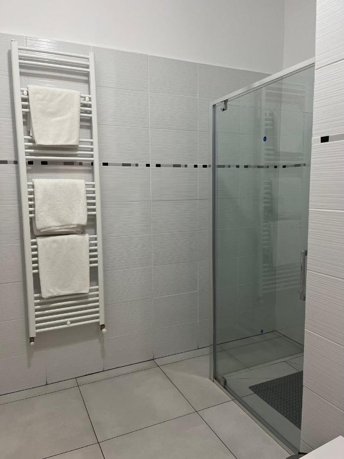 Albert Hotel Ploieşti Dış mekan fotoğraf