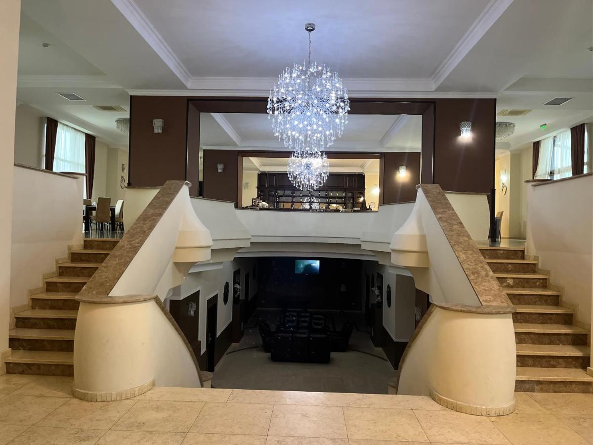 Albert Hotel Ploieşti Dış mekan fotoğraf