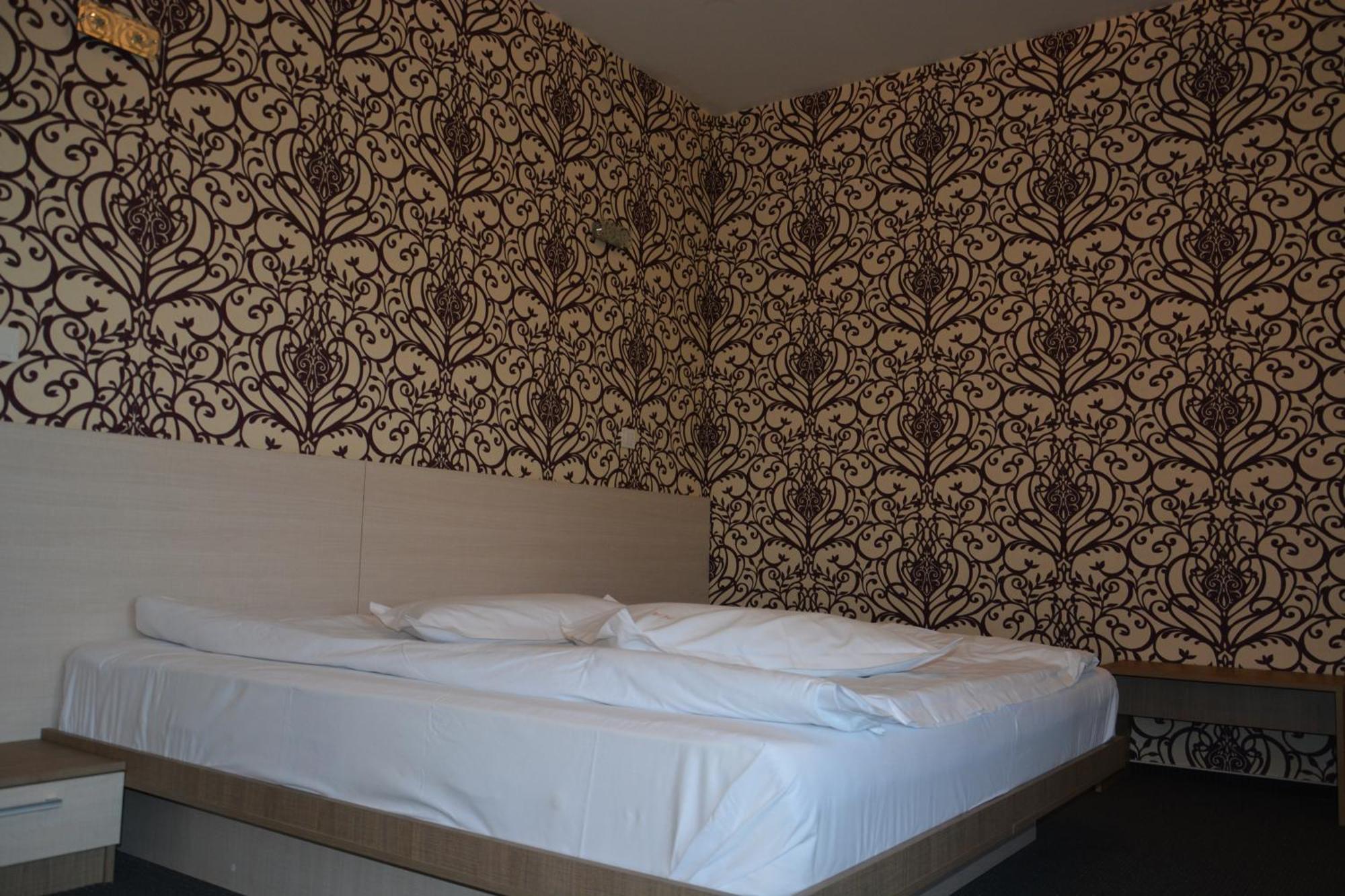 Albert Hotel Ploieşti Oda fotoğraf
