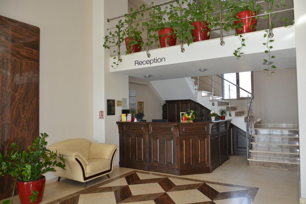 Albert Hotel Ploieşti Dış mekan fotoğraf
