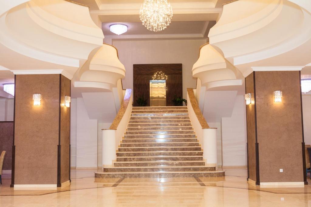Albert Hotel Ploieşti Dış mekan fotoğraf