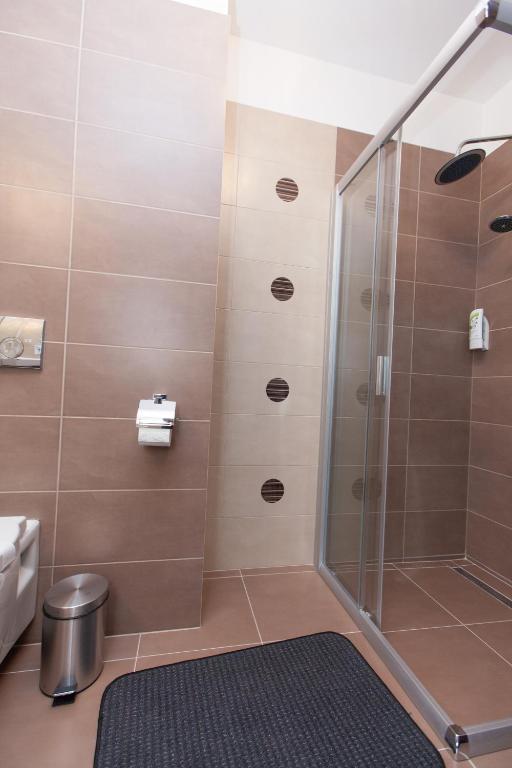 Albert Hotel Ploieşti Dış mekan fotoğraf